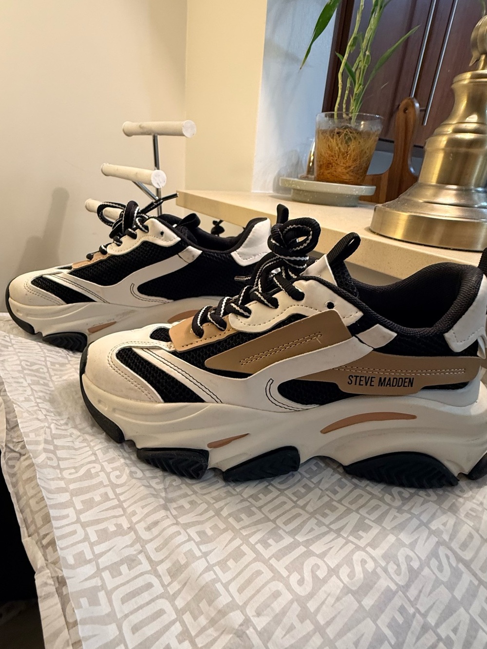 Steve Madden Two-Tone Chunky Sneakers in Black, White & Tan Size 8